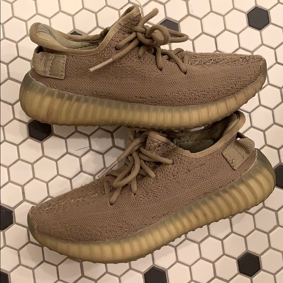 yeezy shoes youth size 4